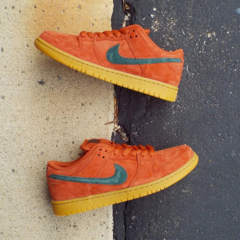 Nike SB Dunk Low Shoes - Burnt Sunrise/Vintage Green (BRAND NEW) - Picture 1 of 4